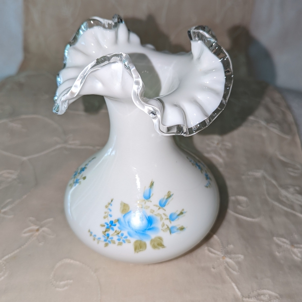 Vintage milk glass Fenton silvercrest vase.